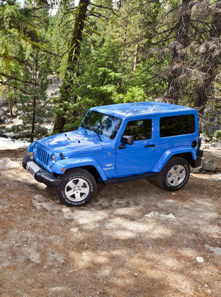  Jeep Wrangler Sahara 2012 года  (фото 4 из 15)